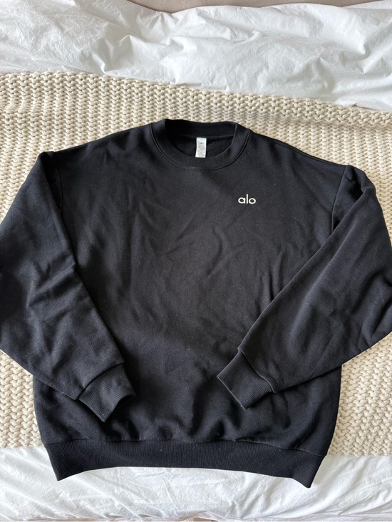 ALO Yoga Tops - ALO Yoga Black accolade Crewneck Sweatshirt